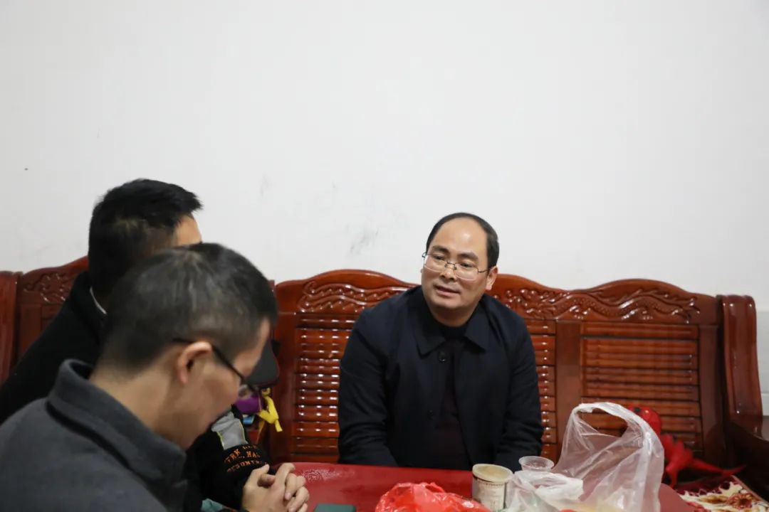 戴求兵深入陈家桥乡同兴村走访调研