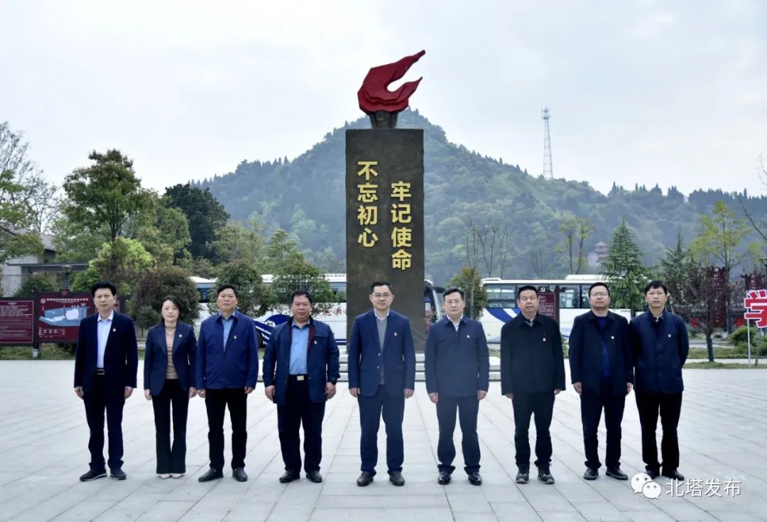 重温红色记忆 传承红色基因——区委理论学习中心组开展“学史明理”专题学习