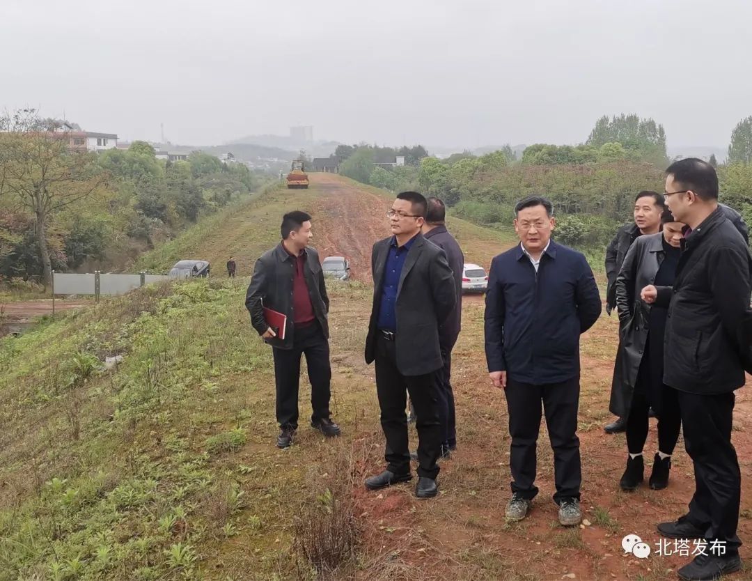 刘贻银现场调度重点项目建设