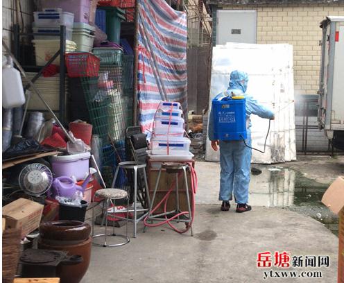 岳塘区环卫服务中心做好工业品市场疫情联防联控工作