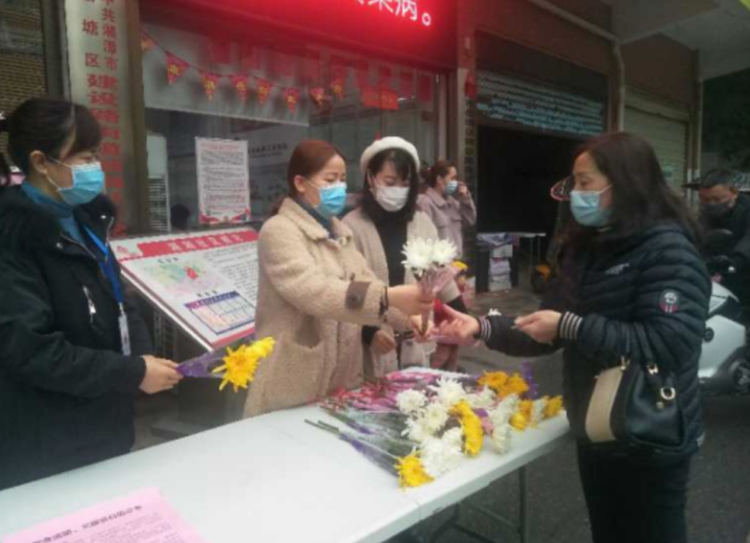 倡導(dǎo)綠色清明?區(qū)民政局積極推動文明祭掃工作