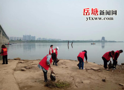 黨建領(lǐng)航 紗廠街社區(qū)開展河道環(huán)境整治主題黨日活動