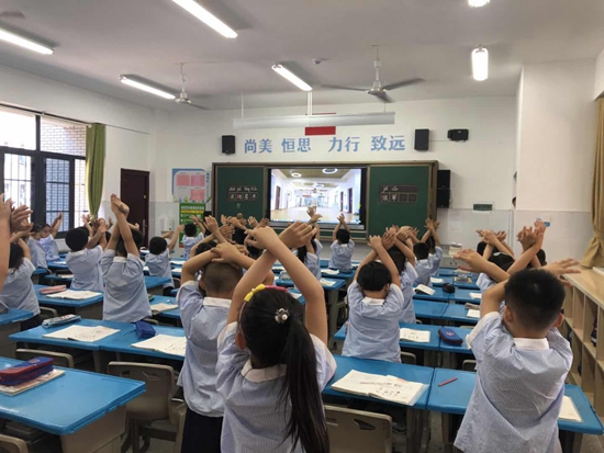 滴水湖學校自創(chuàng)室內(nèi)啦啦操