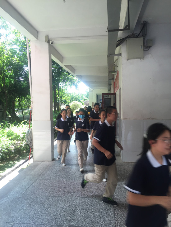 湘鋼二中開展應(yīng)急疏散演練活動