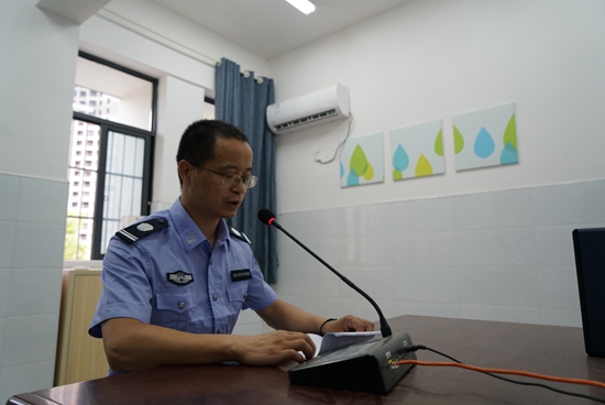 滴水湖學校全體師生開展普法專題講座