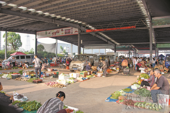 【湘潭日報(bào)】岳塘區(qū)荷塘街道：馬路市場“下崗” 便民集市“上線”