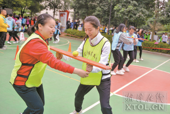 【湘潭日報】“樂在岳塘”休閑體育節(jié)趣味運動會區(qū)直部門專場比賽舉行