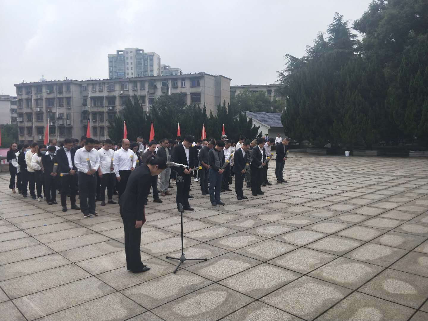 岳塘区退役军人事务局举行烈士纪念日公祭活动