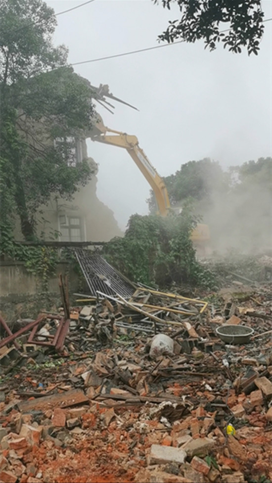 竹埠港新区沃土路二期项目房屋拆除工作扎实推进