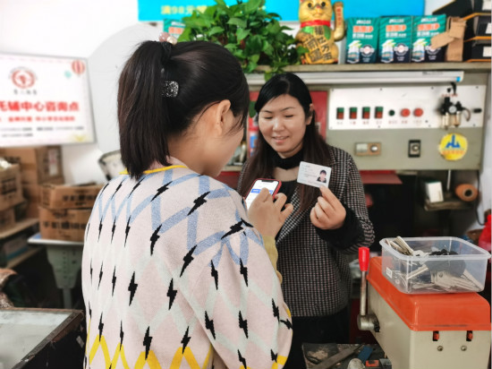 霞光社區(qū)上戶為居民辦醫(yī)保 “一門式”服務暖人心