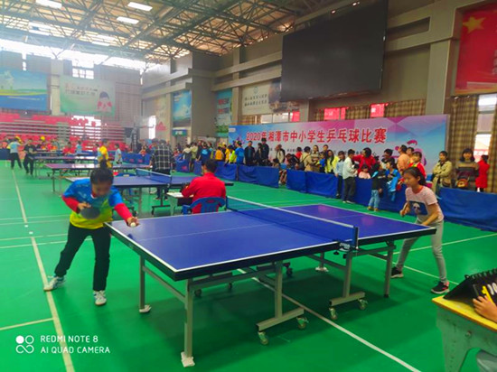 湘钢三校教育集团代表队获市中小学生乒乓球赛小学女子A组团体第一名