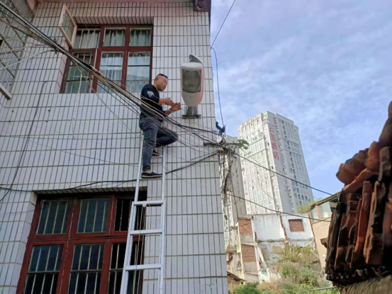 黨建領航 紗廠街社區(qū)修路燈“點亮”居民心