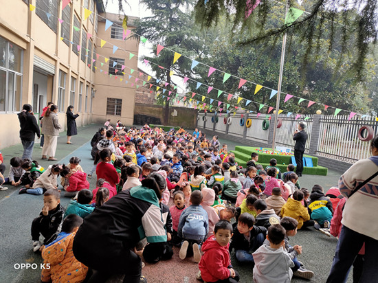 橫街社區(qū)聯(lián)合轄區(qū)幼兒園開展防震疏散演練活動