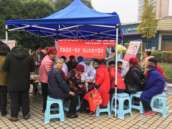 江濱社區(qū)開展“民族團結(jié)一家親 同心共筑中國夢”愛心義診活動