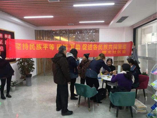 曙光社區(qū)開展“民族團(tuán)結(jié)一家親，愛心義診我先行”主題活動