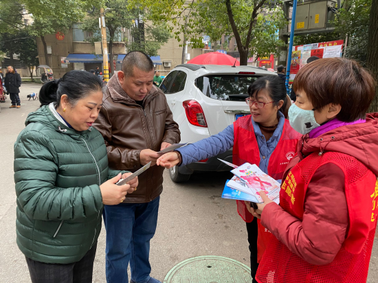 江濱社區(qū)新時代文明實踐站開展老年健康宣傳活動