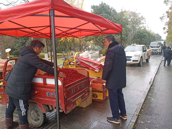 東坪街道積極整治路邊占道經(jīng)營現(xiàn)象