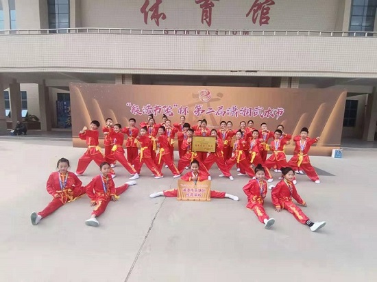 红霞学校代表队在第二届潇湘武术节比赛中获佳绩