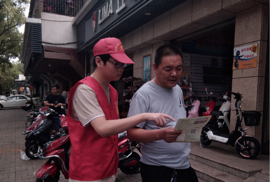 建設(shè)路街道聯(lián)合禁毒志愿者上街開展禁毒法治宣傳