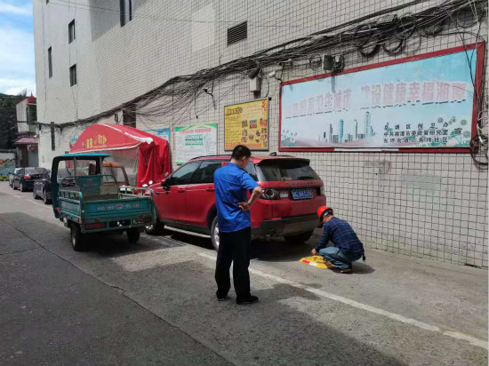 建設(shè)路街道拆除私裝地鎖 還路于民