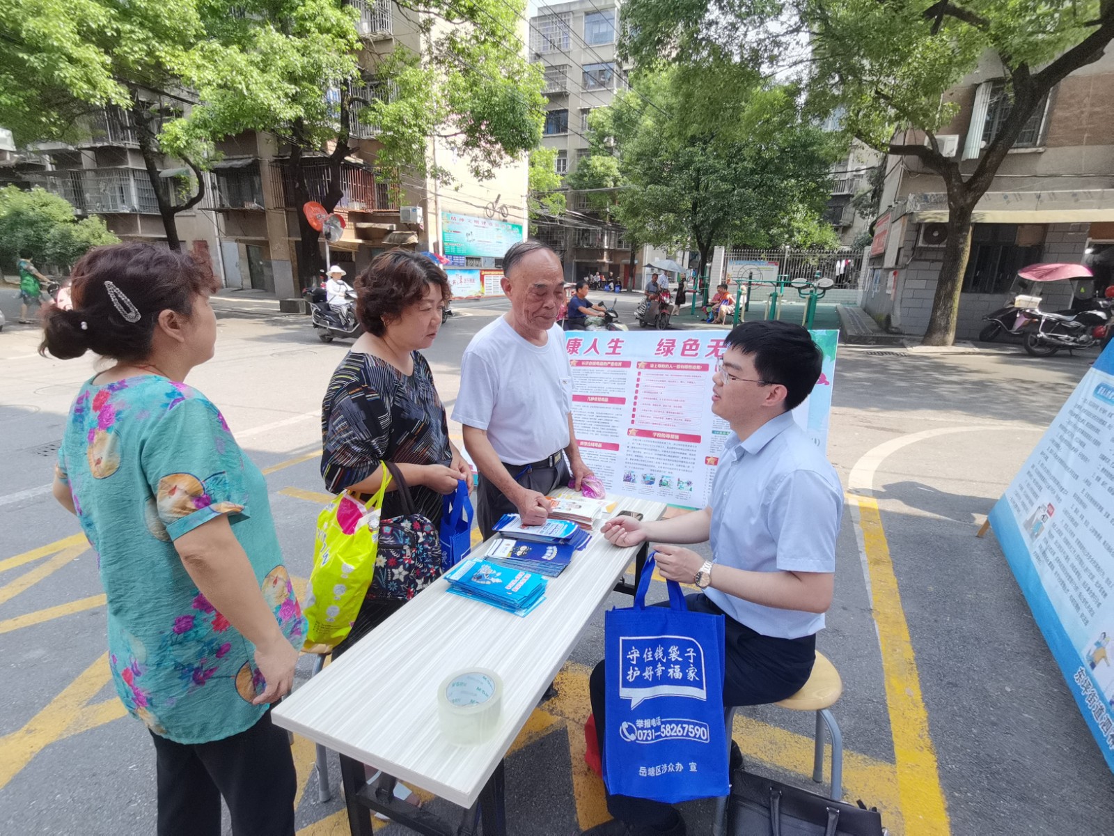 泗神廟社區(qū)開展法律顧問進(jìn)社區(qū)法治宣傳活動