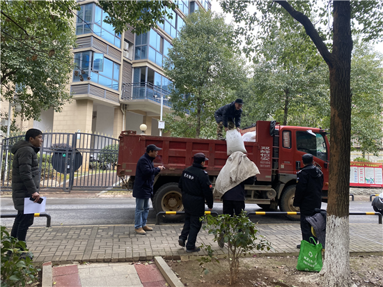 加強(qiáng)物資儲備 寶塔街道積極應(yīng)對雨雪冰凍天氣