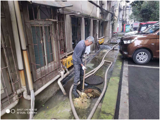 解民憂 安樂(lè)社區(qū)集中疏通6處下水道