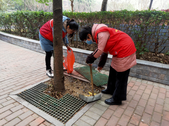 學衛(wèi)社區(qū)開展控煙愛健康護環(huán)境活動