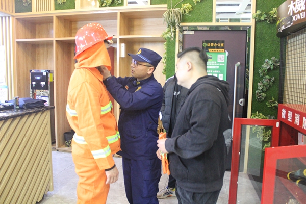 岳塘区消防救援大队帮扶指导消防安全重点单位微型消防站建设