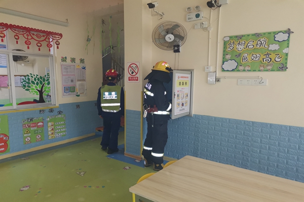 双马路政府专职消防站深入幼儿园开展“六熟悉”和消防安全宣传培训