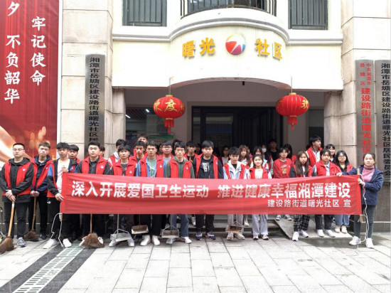 曙光社區(qū)開展“除滅四害、清潔家園”環(huán)境衛(wèi)生大清掃活動