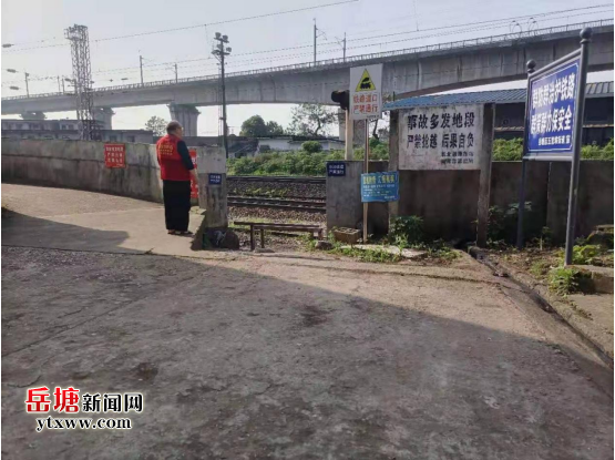 板塘社區(qū)開展鐵路護(hù)路常態(tài)化巡查