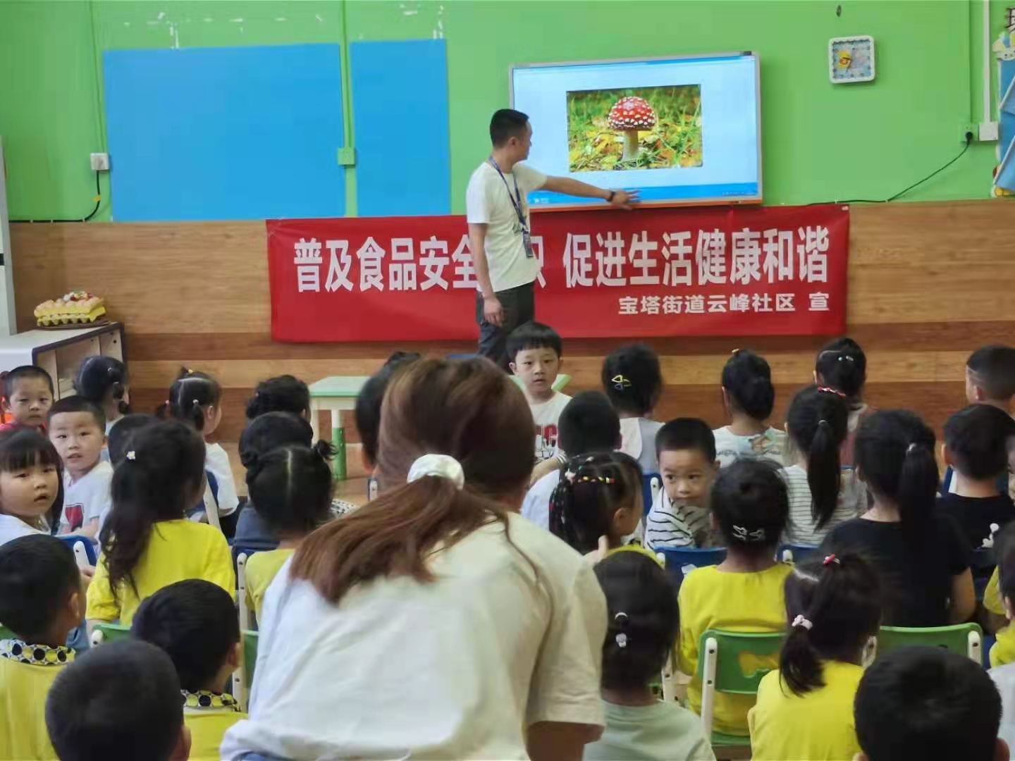 区市场监督管理局开展幼儿园食品安全知识宣传活动