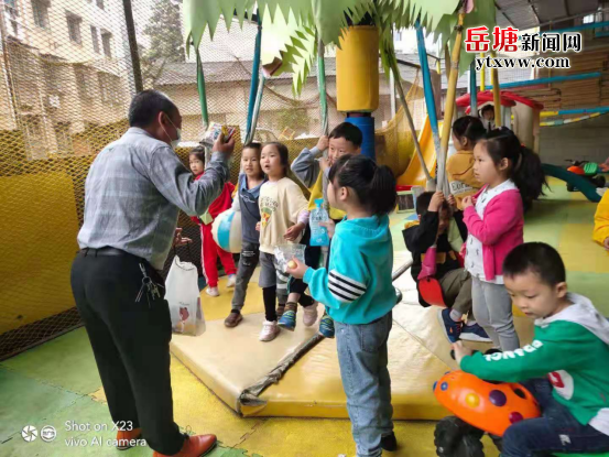 五里堆社區(qū)聯(lián)合幼兒園開展防拐防騙安全教育活動