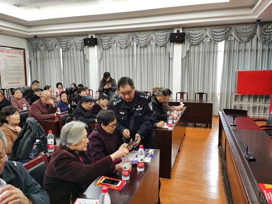 芙蓉社區(qū)：防詐騙宣傳助力護好“錢袋子”