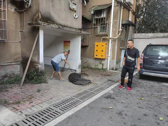 書院路街道聯(lián)合派出所開展流浪狗整治行動