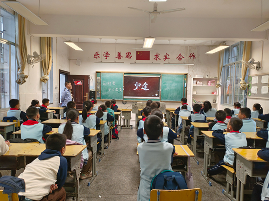 書院路街道防邪宣傳進(jìn)校園 筑牢師生反邪“防火墻”