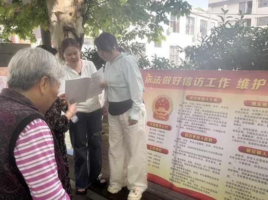書院路街道開展信訪法治宣傳月活動