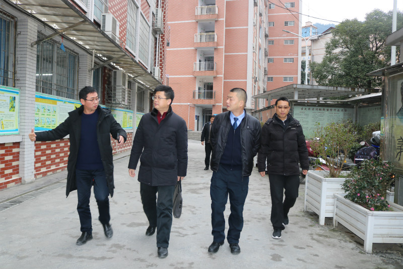 严亚平、梅光辉到古丈一中调研校园安全工作