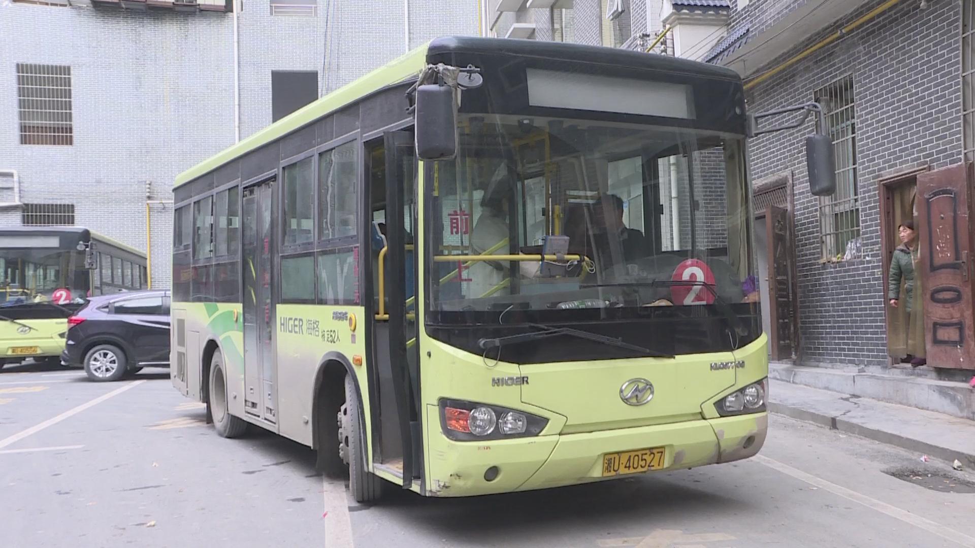 我县残疾人和60岁以上老年人可办卡免费乘坐公交  学生办卡半价