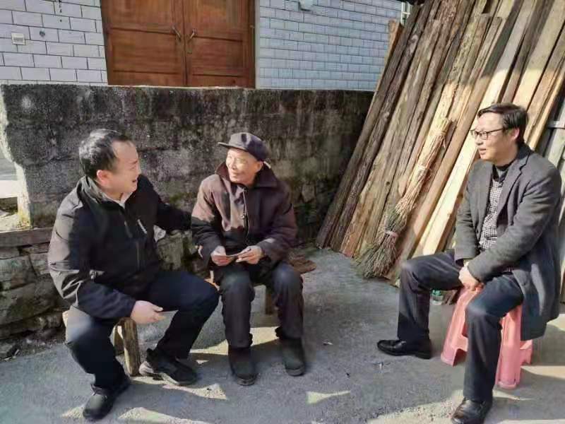 胡丕宇元旦期间走访慰问重点优抚对象
