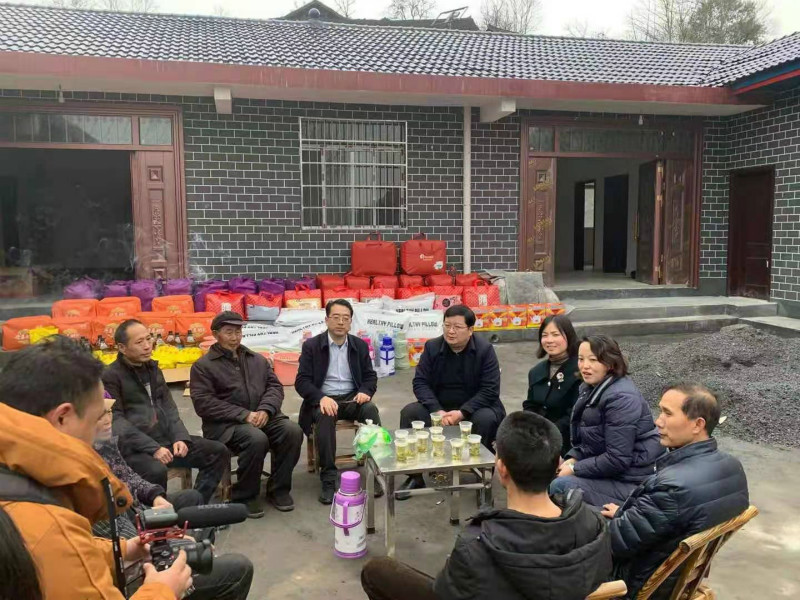 古丈：黎新松走访慰问岩排溪困难群众