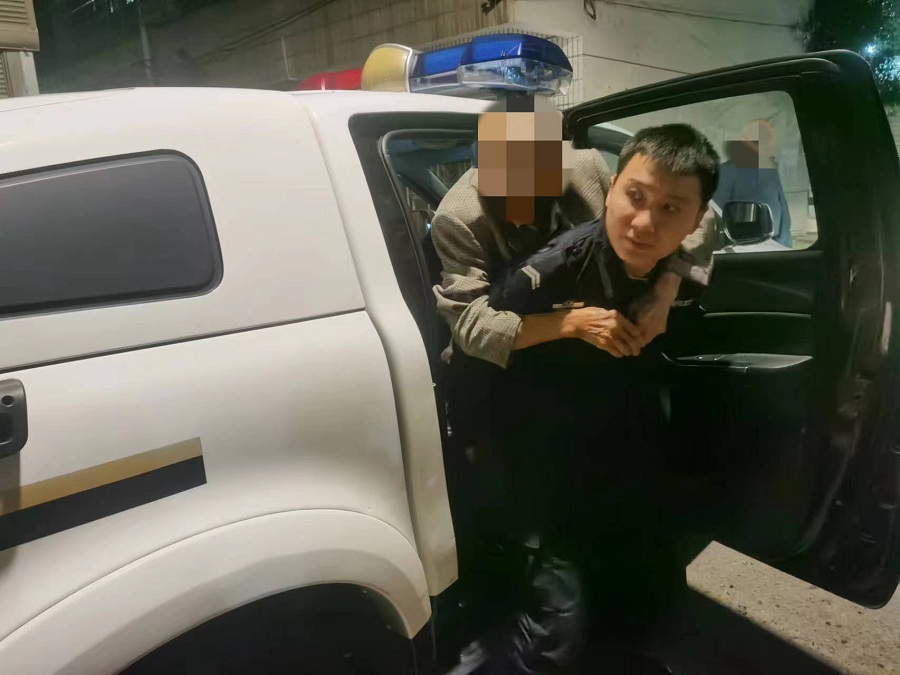 鼎城区公安局：这一背，暖心又有力！