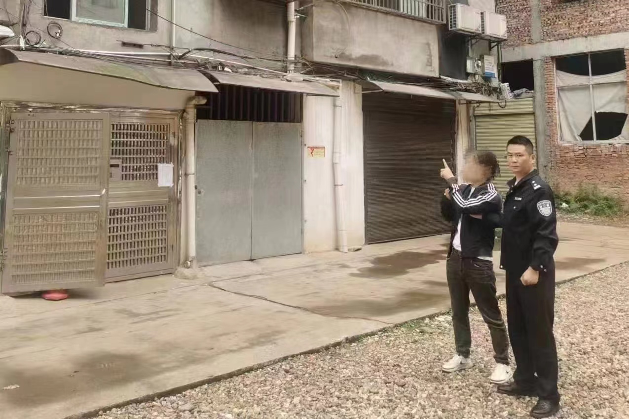 太嚣张，大白天入室盗窃？抓！！！