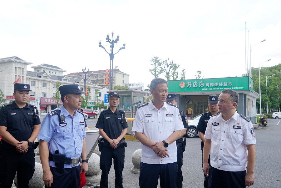 张永强到鼎城走访慰问高温一线执勤民辅警