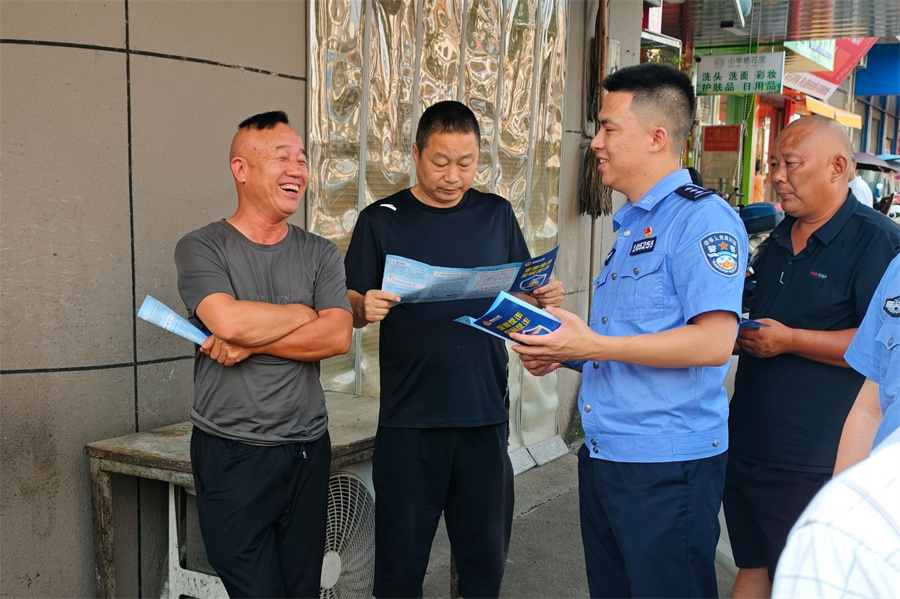 鼎城公安开展反诈集中宣传走访活动