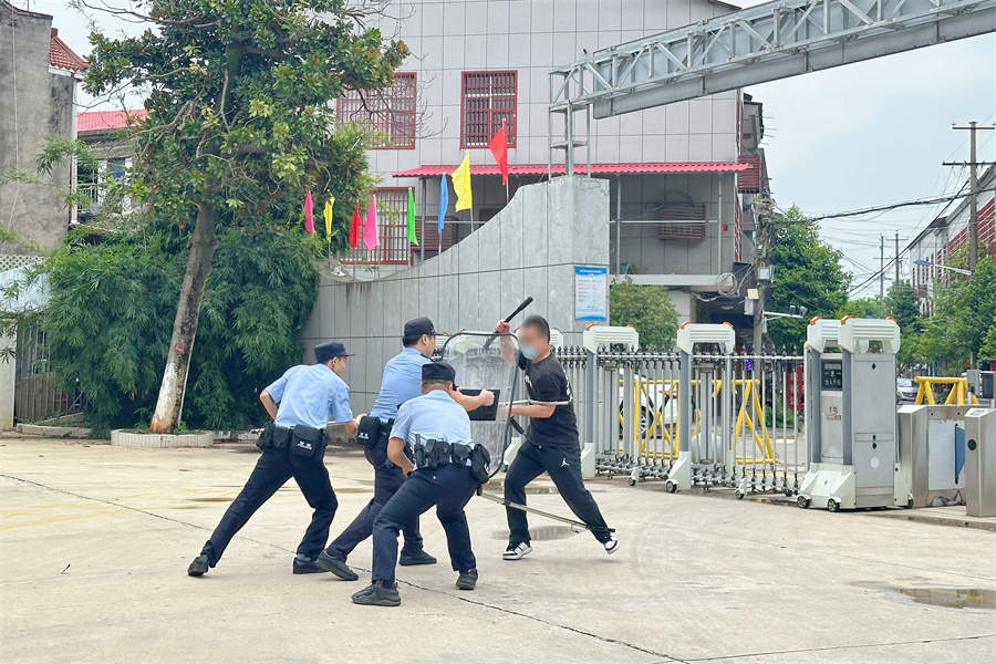 鼎城区公安局：警校联动  开展校园综合应急演练