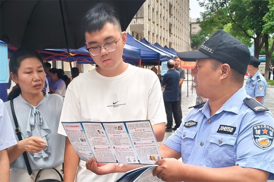 【全民反詐在行動(dòng)】鼎城區(qū)公安局：新生報(bào)到  先學(xué)“反詐”
