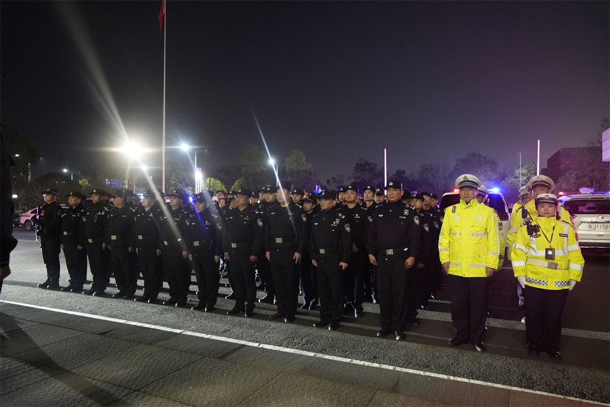 守护江南，加码平安！鼎城公安开展冬夜治安清查集中统一行动