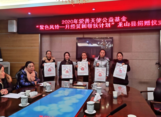 省妇女儿童发展基金会向我县贫困妇女捐赠女性卫生用品226件